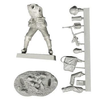 1:35 German Combat Pioneer Throwing Satchel Charge - FIRST LEGION