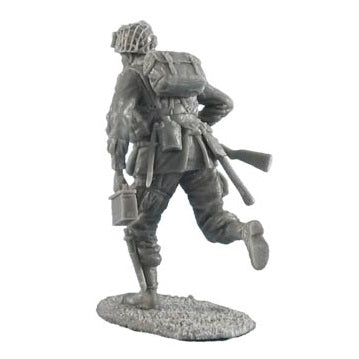 1:35 US Airborne Paratrooper Running with M1 Garand and Ammo Box - FIRST LEGION