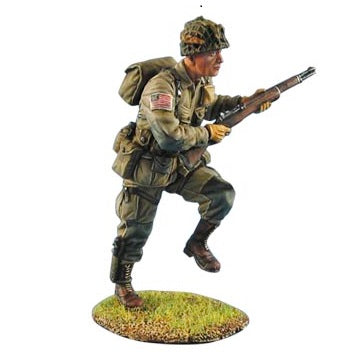 1:35 US Airborne Paratrooper Running with M1 Garand - FIRST LEGION