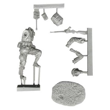 1:35 US Airborne Paratrooper Running with M1 Garand - FIRST LEGION