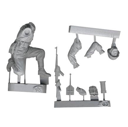 1:35 Waffen-SS Panzer Grenadier Kneeling Firing - FIRST LEGION