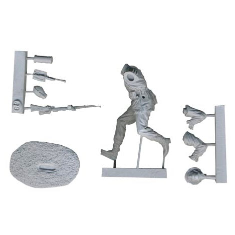 1:35 Waffen-SS Panzer Grenadier Running with Rifle - FIRST LEGION