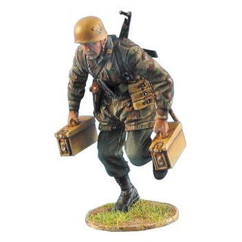 1:35 German Fallschirmjager Running with MG42 Ammo - FIRST LEGION