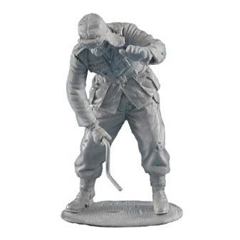 1:35 German Driver Crank Starting Opel Blitz - FIRST LEGION