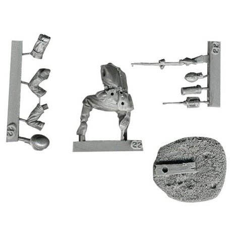 1:35 German Heer Infantry Tank Rider Kneeling with Rifle - FIRST LEGION