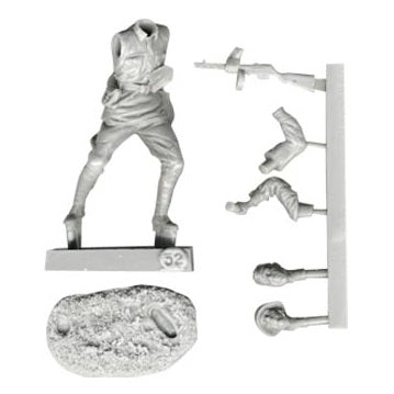 1:35 Russian Infantry Throwing Grenade - FIRST LEGION