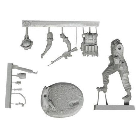 1:35 US 25th Infantry Division Radio Operator with M-16 - FIRST LEGION