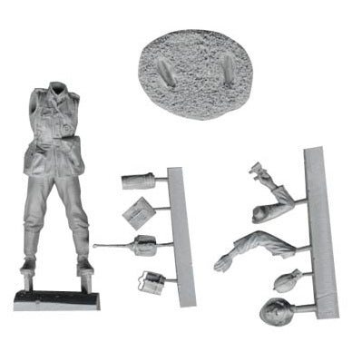 1:35 German Heer Infantry Officer Directing Fire - FIRST LEGION