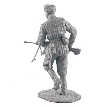 1:35 Russian Infantry Advancing with DP LMG - FIRST LEGION