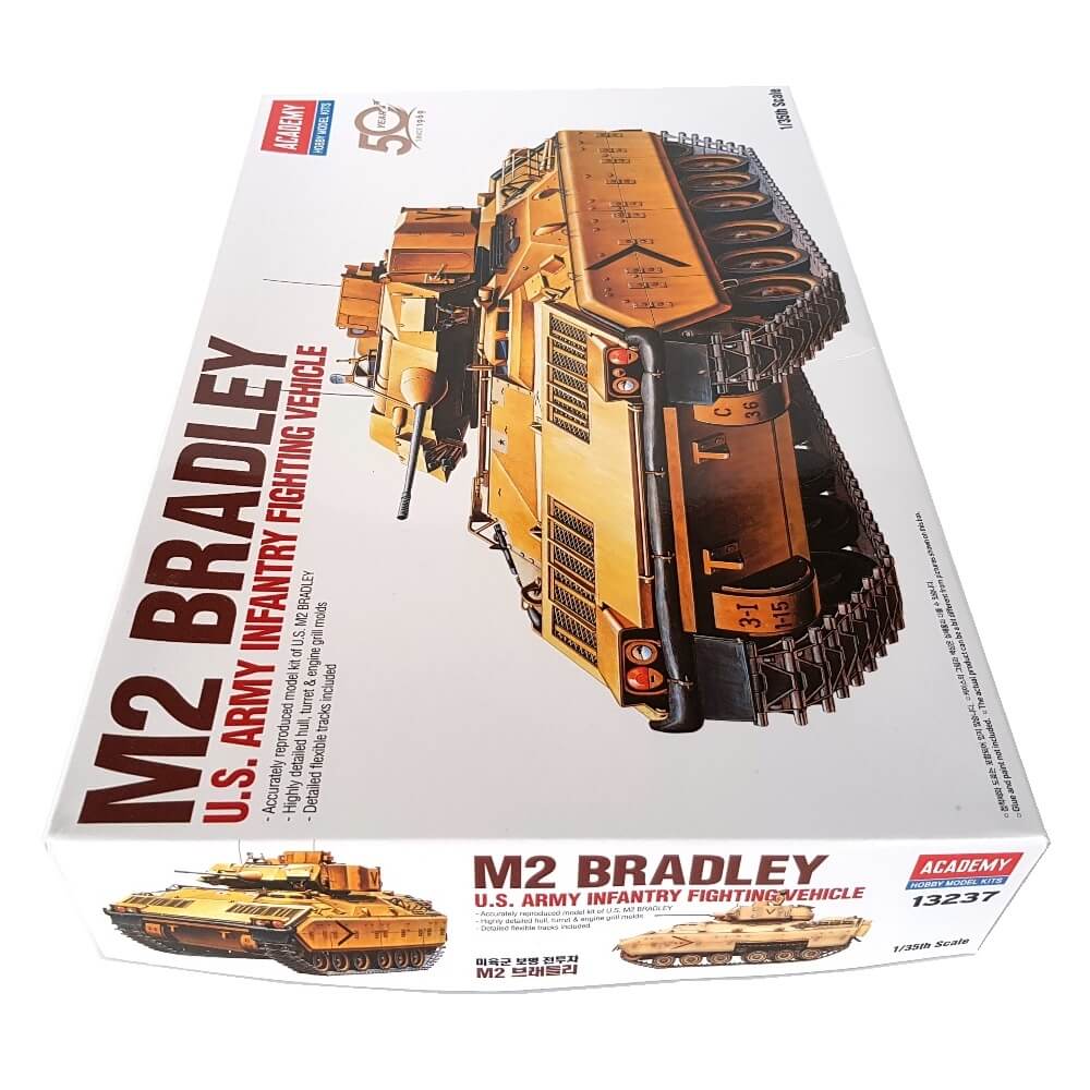 1:35 US Army M2 BRADLEY Infantry Fighting Vehicle - ACADEMY