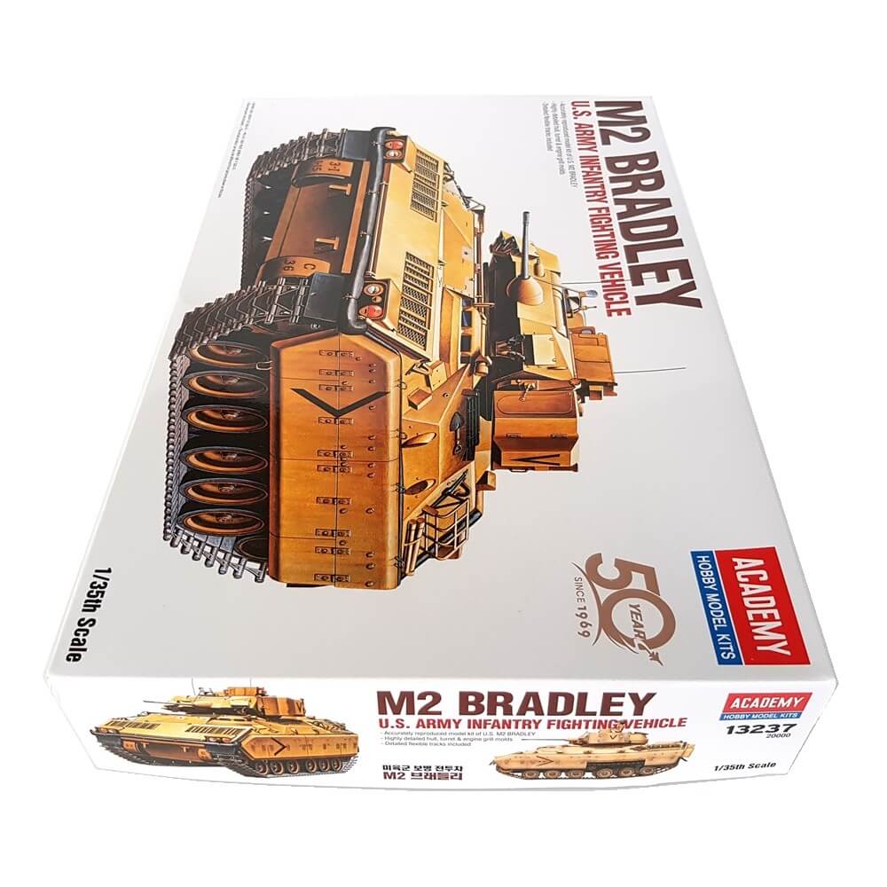 1:35 US Army M2 BRADLEY Infantry Fighting Vehicle - ACADEMY