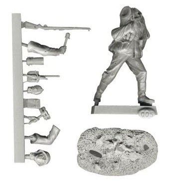 1:35 Combat Pioneer with Stick and Bundle Grenade - FIRST LEGION