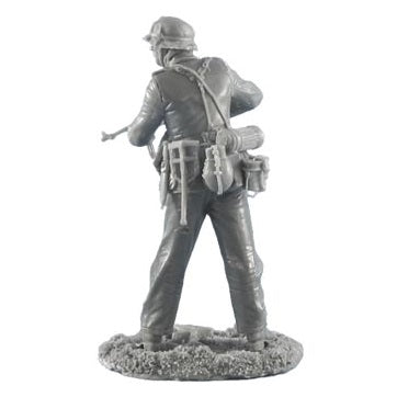 1:35 German Heer Infantry Standing with MP40 - FIRST LEGION