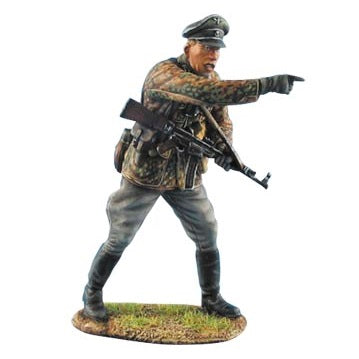 1:35 Waffen-SS Panzer Grenadier Officer with StG 44 - FIRST LEGION