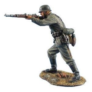 1:35 German Heer Infantry Standing Firing - FIRST LEGION