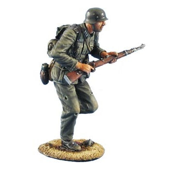 1:35 German Heer Infantry Running with Rifle - FIRST LEGION