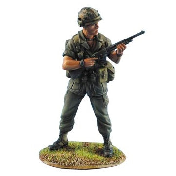 1:35 US 25th Infantry Division Standing with Ithaca 37 Shotgun - FIRST LEGION