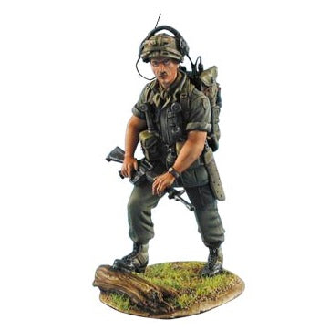 1:35 US 25th Infantry Division Radio Operator with M-16 - FIRST LEGION