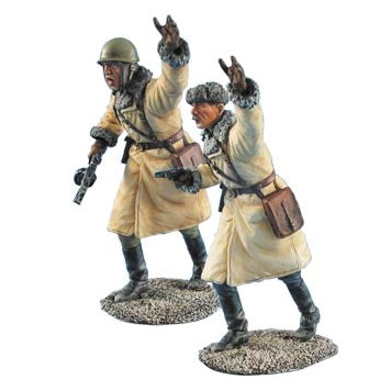 1:35 Russian Officer Advancing with PPSh 41 SMG or Tokarev - FIRST LEGION